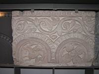 Cluny, Sculpture romane, Cerf et chien (Musee du Palais Jean de Bourbon)